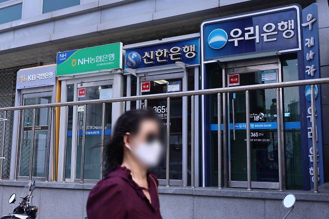 지난달 29일 서울 시내에 위치한 시중은행 현금자동입출금기(ATM)의 모습. (사진=연합뉴스)