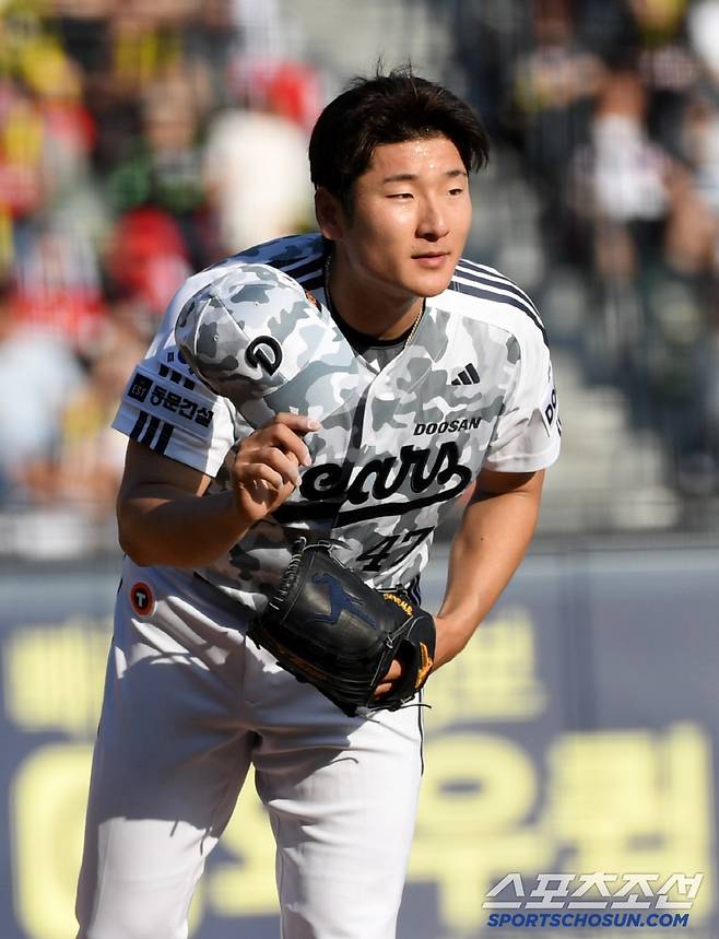 미안한 마음이 남아있던 곽빈은 마운드 위에서 또 한 번 고개를 숙였다.