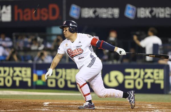 타격하는 양의지. ⓒ두산 베어스