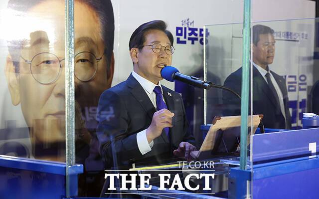 연설하는 이재명 후보.