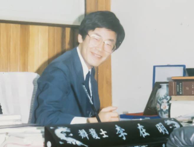1989년 변호사 사무소를 개업해 운영할 당시 사진.