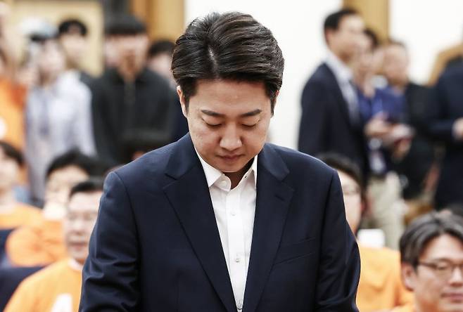 이준석 개혁신당 대통령 후보가 3일 서울 여의도 국회 의원회관에 마련된 제21대 대통령선거 개표상황실에서 입장을 밝히기 위해 굳은 표정으로 들어서고 있다. 2025.6.3/뉴스1 ⓒ News1 김민지 기자 /사진=뉴스1