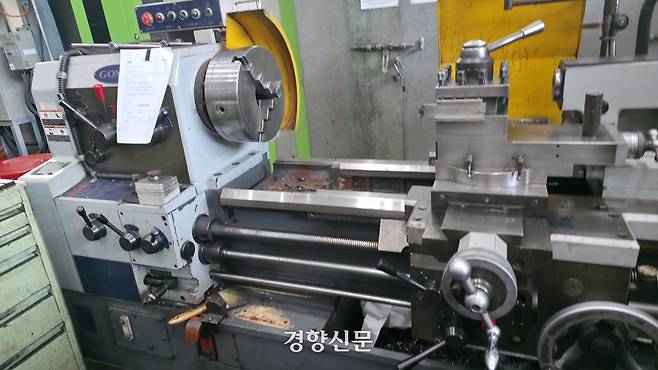 김충현씨가 일하던 선반 기계 모습. 가운데에 회전부와 그를 감싸는 방호울 모습이 보인다. 대책위 제공