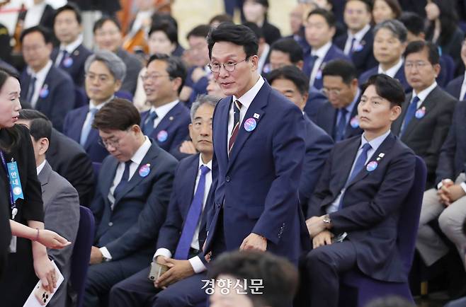 4일 오전 서울 여의도 국회에서 열린 제21대 대통령 취임식에 김민석 국무총리 후보 지명자가 참석하고 있다. 박민규 선임기자