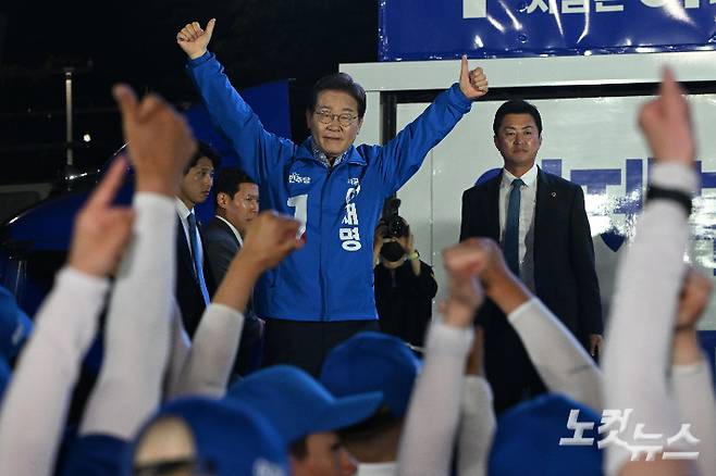 이재명 대통령이 지난 2일 서울 영등포구 여의도공원에서 6.3 대선 피날레 유세를 하는 모습. 류영주 기자