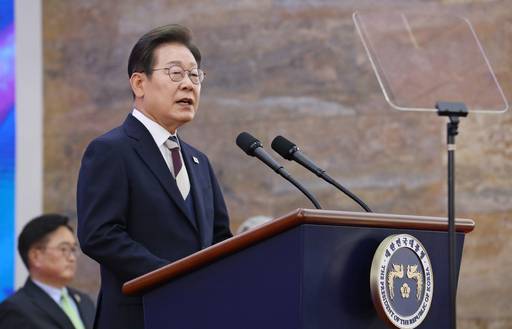 이재명 대통령이 4일 서울 여의도 국회 로텐더홀에서 열린 21대 대통령 취임 선서식에 참석해 취임사 하고 있다. 뉴시스