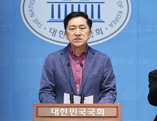 김기현 국민의힘 의원이 3월28일 서울 여의도 국회 소통관에서 기자회견을 열고 이재명 더불어민주당 대표의 공직선거법 위반 사건 항소심에서 서울고법의 무죄판결에 대해 대법원의 파기자판을 요청하고 있다. ⓒ연합뉴스