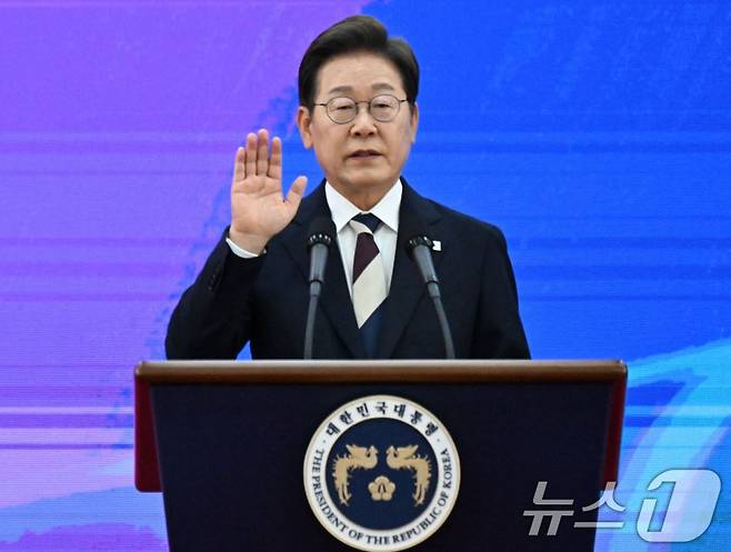 이재명 대통령이 4일 오전 서울 여의도 국회에서 제21대 대통령 취임선서를 하고 있다. /사진=뉴스1(국회사진기자단)