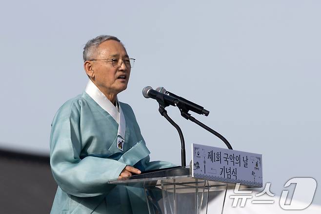 유인촌 문화체육관광부 장관이 5일 서울 종로구 경복궁 흥례문 광장에서 열린 '제1회 국악의 날 기념식'에서 기념사하고 있다. 2025.6.5/뉴스1 ⓒ News1 이승배 기자