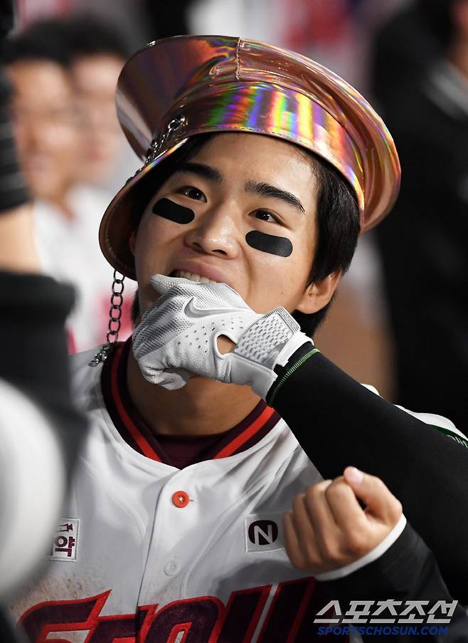 9일 서울 고척스카이돔에서 열린 키움 히어로즈와 LG 트윈스의 경기. 3회말 2사 키움 이주형이 솔로포를 날린 뒤 환호하고 있다. 고척=박재만 기자 pjm@sportschosun.com/2025.04.09/