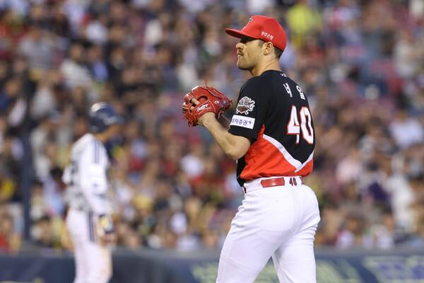 더그아웃으로 들어가는 제임스 네일. ⓒKIA 타이거즈