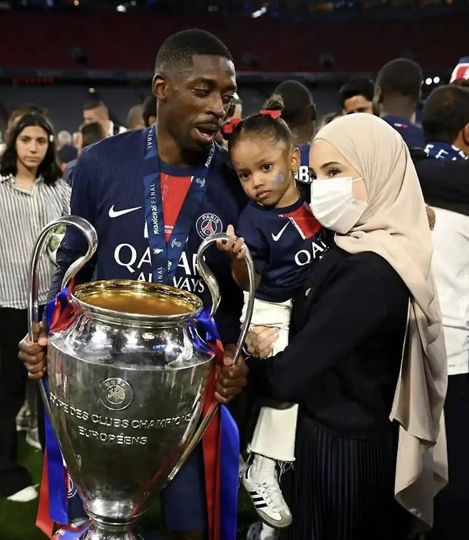 우스만 뎀벨레 가족. 사진=트리뷰나