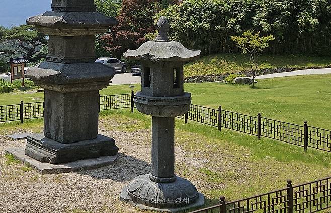 연꽃무늬가 새겨진 백장암 석등