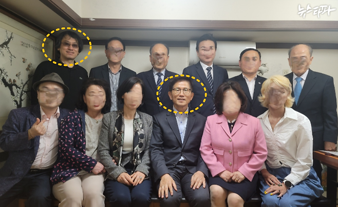 지난해 3월경 김병수 위원장이 서울시교육청 인근에서 만난 김문수 후보 지지자들. 김병수 위원장(뒷줄 맨 왼쪽)과 김문수 전 후보(앞줄 정중앙)(제공: 김병수)