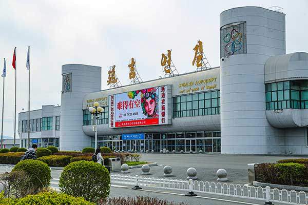 조선족들이 한국을 오갈 땐 대부분 연길공항을 거친다. 그런데 지금은 이 연길공항마저도 이름 순서에서 한글이 뒤로 밀려났다.