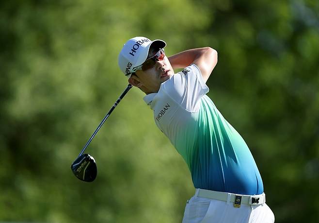 김비오가 5일 부산 아시아드 컨트리클럽에서 열린 한국프로골프(KPGA) 투어 백송 홀딩스-아시아드CC 부산오픈 첫날 12번 홀에서 티샷을 하고 있다. KPGA 제공