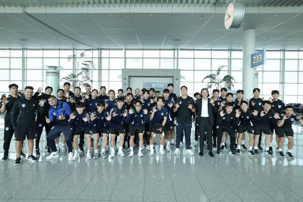 국제축구연맹(FIFA) 클럽월드컵 결전지로 향하는 울산HD 선수단.사진┃울산HD