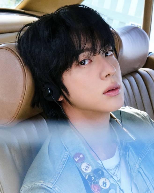 방탄소년단 멤버 진(본명 김석진) 프로필 사진. 하이브 제공