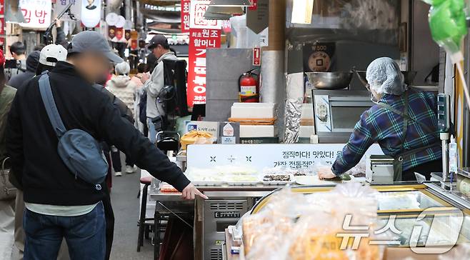 사진은 서울 종로구의 한 전통시장 모습. 2025.4.15/뉴스1 ⓒ News1 허경 기자
