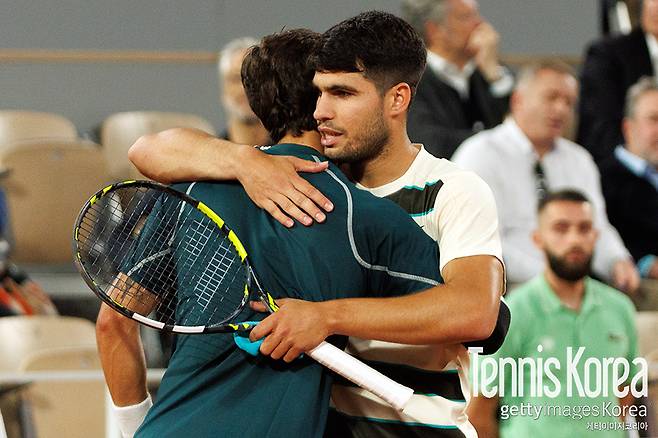 무세티를 위로하는 알카라스 (사진/게티이미지코리아)