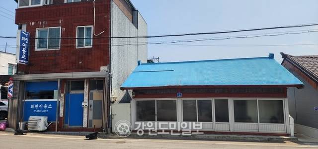 ▲ 마은혁 헌법재판소 재판관이 태어나고 자란 옛집. 화진이용소 바로 옆 초록색 집.