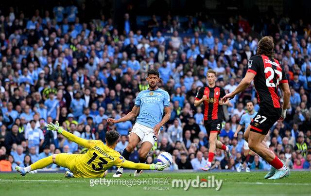아스널이 헐값 영입에 나설 것으로 알려진 첼시의 골키퍼 카파. 지난 시즌 본머스에서 임대로 뛰었다./게티이미지코리아