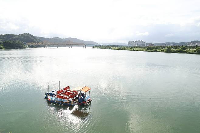 녹조제거선. 경남도청 제공