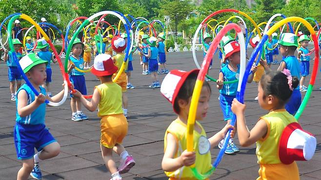 북한 노동당 기관지 노동신문은 2일 각지에서 국제아동절(6월1일)을 맞아 즐거운 행사들이 개최됐다고 보도했다.