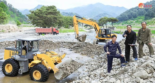북한 노동당 기관지 노동신문은 4일 창성군의 일꾼(간부)들과 근로자들이 "당의 국토관리 정책 관철에 적극 떨쳐나 수십리 구간의 강하천을 정리했다"고 보도했다.