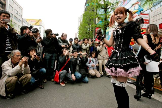 20일 일본 도쿄의 아키하바라에서 공연이 진행되고 있다. 기사 내용과 직접 관련 없음. EPA 연합뉴스
