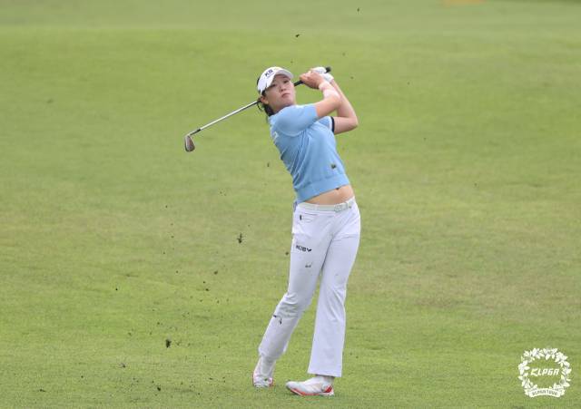 아이언 샷하는 방신실. 사진 제공=KLPGA