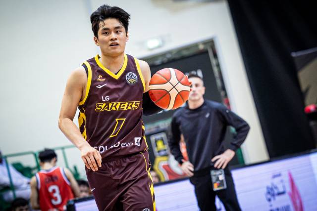 창원 LG 세이커스 유기상이 8일 두바이 에서 열린 C조 조별리그 1차전 타오위안 파우이안 파일럿츠와의 경기서 드리블하고 있다./BCL Asia/