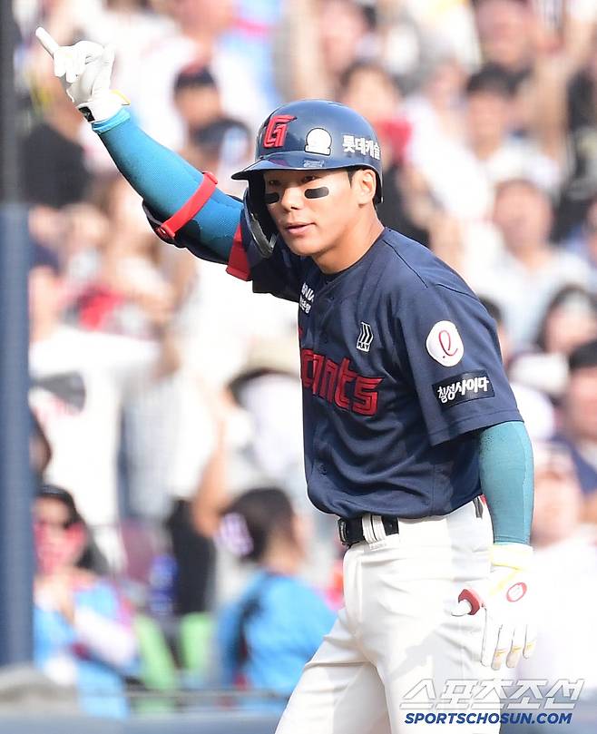 7일 잠실구장에서 열린 두산과 롯데의 경기. 3회 1사 3루. 1타점 3루타 날린 장두성. 잠실=송정헌 기자songs@sportschosun.com/2025.06.07/