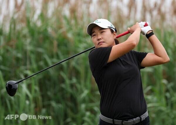 2025년 미국여자프로골프(LPGA) 투어 숍라이트 LPGA 클래식 우승 경쟁에 뛰어든 이일희 프로가 2라운드에서 경기하는 모습이다. 사진제공=ⓒAFPBBNews = News1