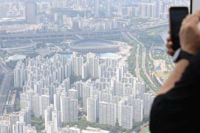 8일 서울 송파구 서울스카이에서 본 일대 아파트. 연합뉴스