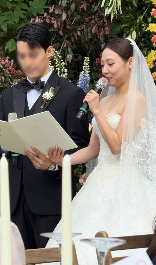 미쓰에이 출신 가수 민(본명 이민영)이 웨딩드레스를 입고 인생의 가장 빛나는 순간을 맞이했다. 사진=브라이언 / 민 SNS