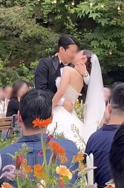 미쓰에이 출신 민이 인생의 반쪽과 사랑 가득한 웨딩마치를 울렸다. 사진=2AM 조권, 2PM 옥택연, 방송인 홍석천 등 SNS