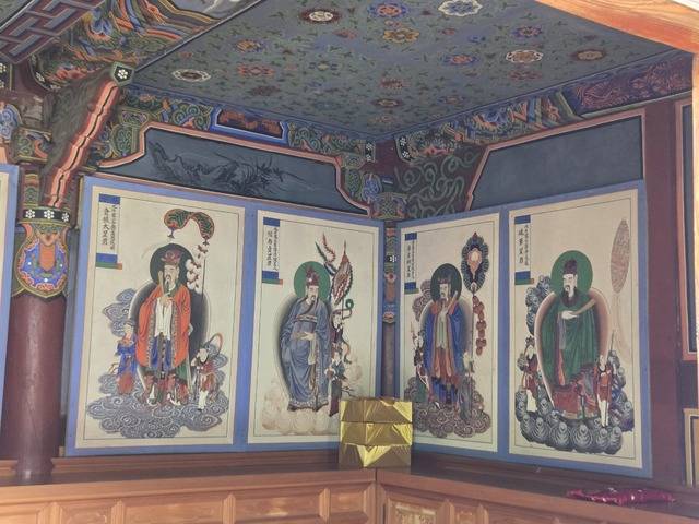 청도 운문사 극락전의 이색적으로 그려진 십왕상.