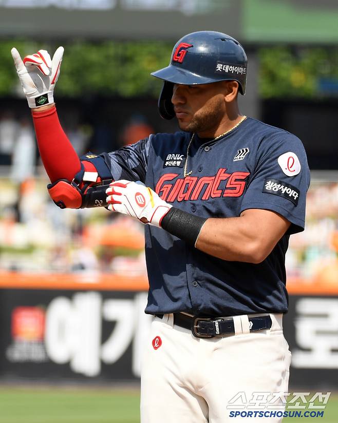 25일 대전 한화생명볼파크에서 열린 한화 이글스와 롯데 자이언츠의 경기. 롯데 레이예스가 안타를 날린 뒤 환호하고 있다. 대전=박재만 기자 pjm@sportschosun.com/2025.05.25/