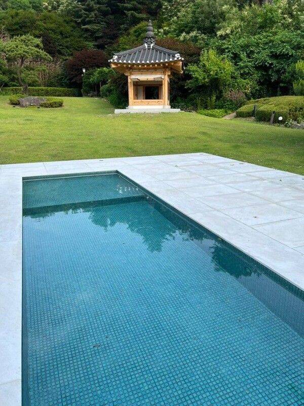 '개 수영장' 의혹이 불거진 서울 용산구 한남동 대통령 관저의 시설물. 박홍근 더불어민주당 의원 페이스북