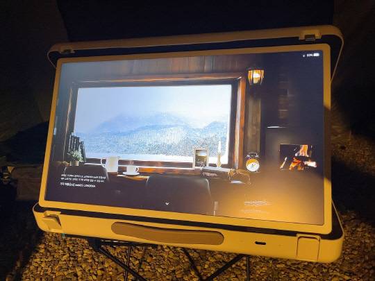 LG 스탠바이미Go 눈 내리는 산장 테마. 장우진 기자