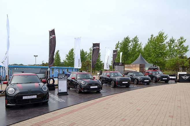 BMW MINI 전시 차량.