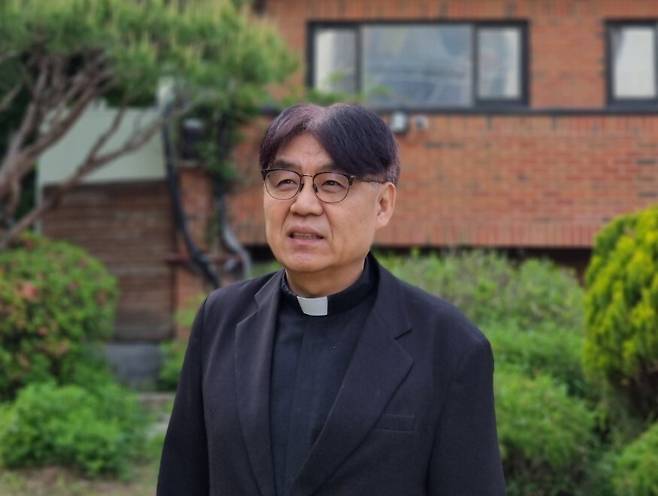 서울 서초구 우면동 성당 주임 백운철 신부. 임석규 기자