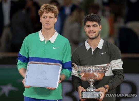 신네르(왼쪽)와 알카라스 / 사진=연합뉴스