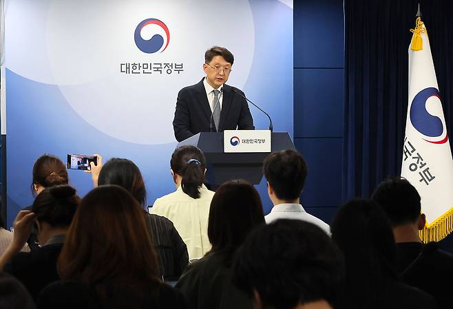 최우혁 과학기술정보통신부 정보보호네트워크정책관이 5월19일 서울 종로구 정부서울청사에서 SKT 침해사고 관련 민관합동 조사결과 2차 발표 브리핑을 하고 있다 ⓒ연합뉴스