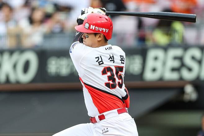 ▲ 8일 수비를 하다 아찔한 부상을 당했으나 다행히 상태가 심각하지 않은 것으로 드러난 김석환 ⓒKIA타이거즈