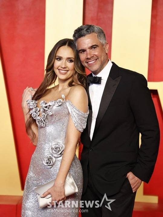 제시카알바-캐시워렌 /사진 AFPBBNEWS=뉴스1=스타뉴스