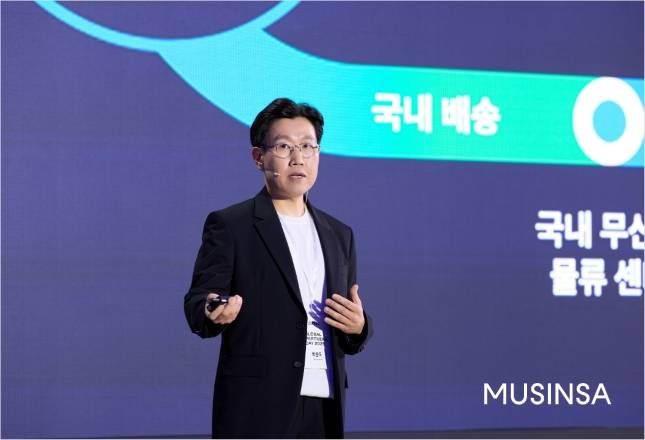 10일 동대문디자인플라자에서 열린 무신사 글로벌 파트너스 데이 기자 간담회에서 박준모 대표가 발표하고 있는 모습,/사진=무신사 제공