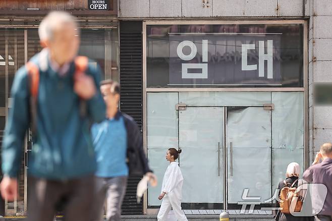 지난 12일 서울 종로2가 일대 폐업한 상점에 임대 광고문이 게시돼 있다. (자료사진) /뉴스1 ⓒ News1 민경석 기자