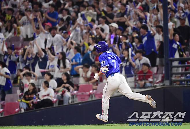 10일 광주 기아챔피언스필드에서 열린 KBO리그 KIA와 삼성의 경기. 8회 KIA 김현수 상대 만루홈런을 날린 삼성 이재현. 광주=송정헌 기자songs@sportschosun.com/2025.06.10/